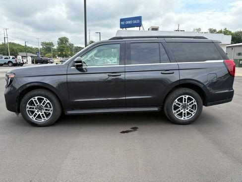 Used 2025 Ford Expedition Active AWD/4WD image 2