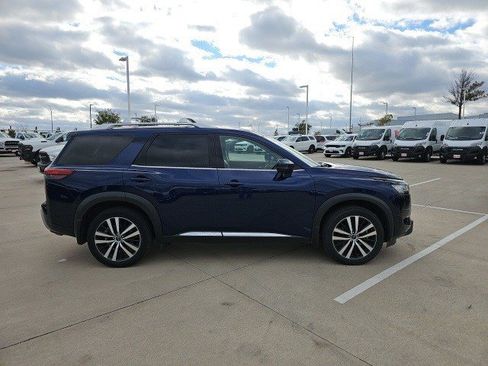 Used 2023 Nissan Pathfinder Platinum w/ Cargo Package image 7