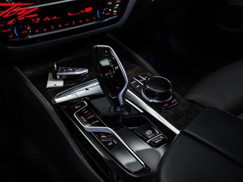 Used 2021 BMW M550i xDrive w/ Executive Package AWD/4WD image 40