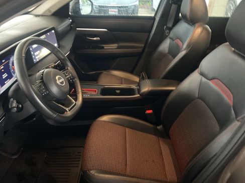 Certified 2025 Nissan Kicks SR image 4