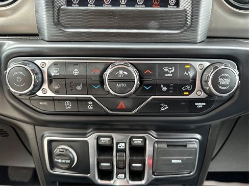 Used 2019 Jeep Wrangler Unlimited Sport S AWD/4WD image 35