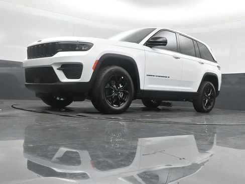 New 2025 Jeep Grand Cherokee Altitude AWD/4WD image 34