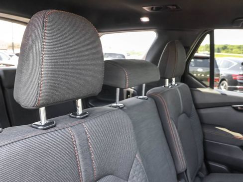 Used 2025 Honda Pilot Sport image 33