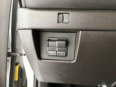 Used 2024 Chevrolet Colorado LT w/ LT Convenience Package II AWD/4WD image 6