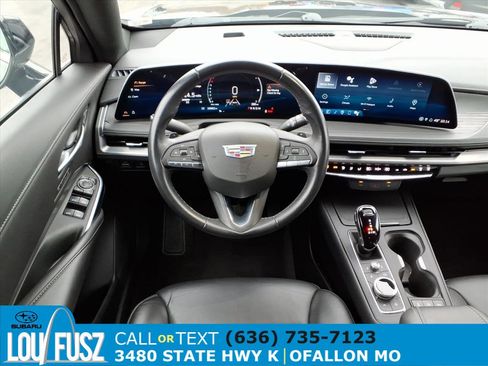 Used 2024 Cadillac XT4 Premium Luxury image 7