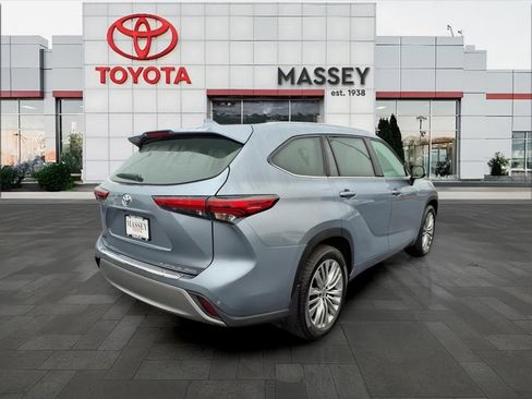 Used 2022 Toyota Highlander Platinum image 25