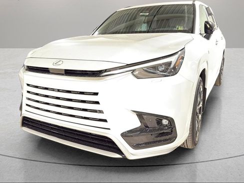 New 2025 Lexus TX 500h AWD image 2