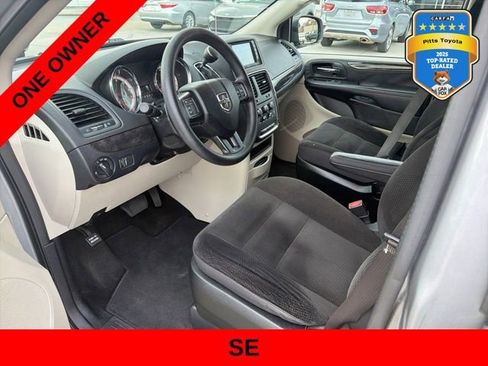 Used 2018 Dodge Grand Caravan SE w/ UConnect Hands-Free Group image 13