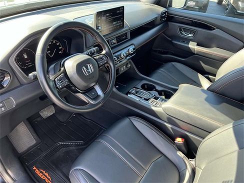 Used 2025 Honda Pilot TrailSport image 30