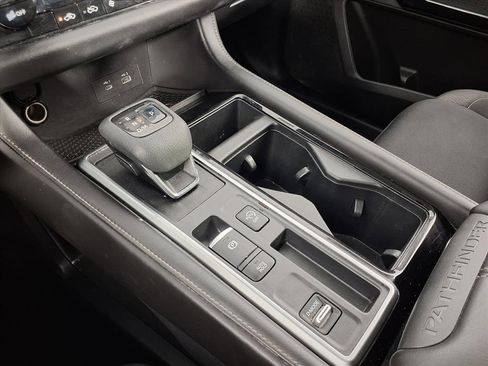 Used 2022 Nissan Pathfinder SV image 13