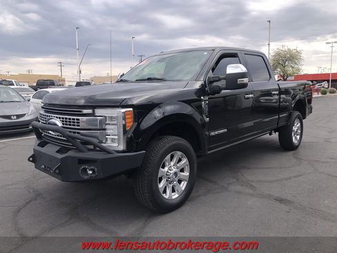 Used 2017 Ford F250 Platinum w/ FX4 Off-Road Package image 4