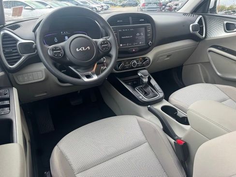 Certified 2025 Kia Soul LX image 11