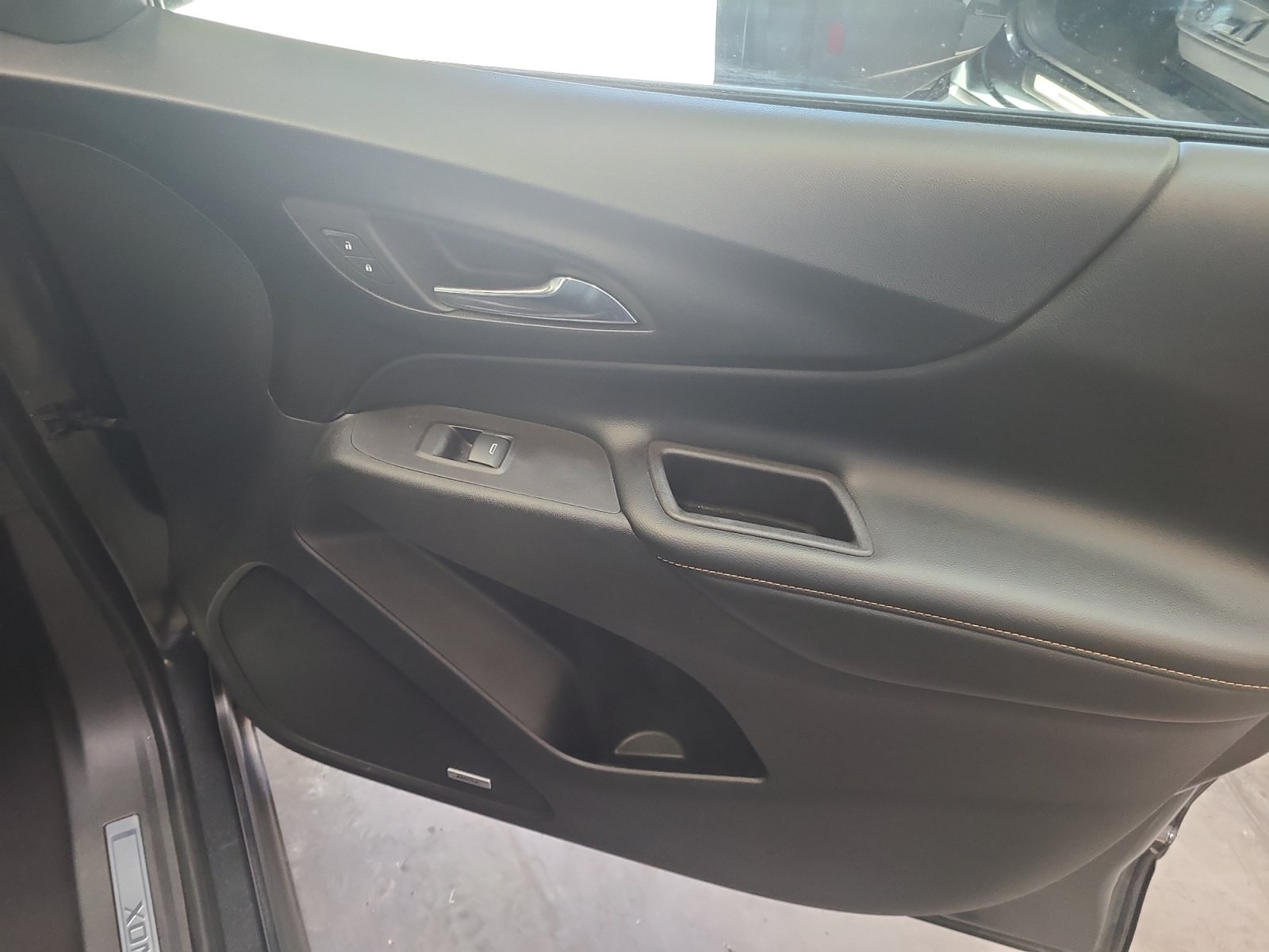 Used 2018 Chevrolet Equinox Premier FWD image 16