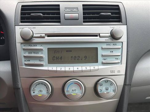 Used 2009 Toyota Camry LE FWD image 18
