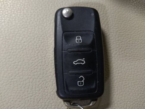 Used 2017 Volkswagen Jetta SE FWD image 32