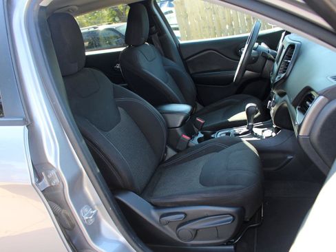 Used 2020 Jeep Cherokee Latitude FWD image 38