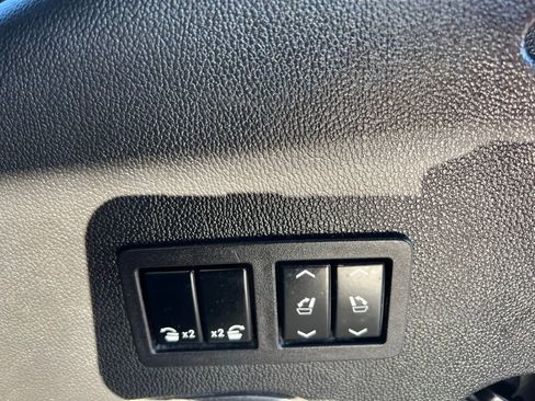 Used 2019 Chevrolet Tahoe LT image 24