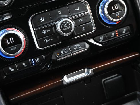 Used 2023 GMC Yukon Denali Ultimate image 34