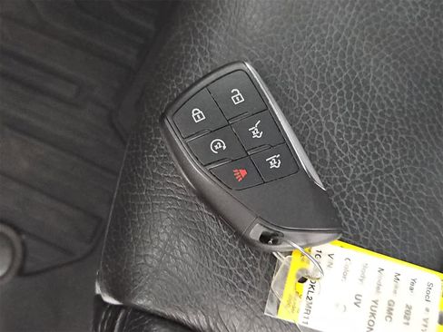 Used 2021 GMC Yukon Denali w/ Denali Premium Package image 37