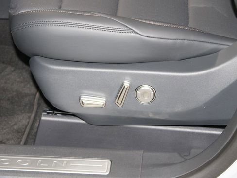 New 2026 Lincoln Nautilus Premier image 21