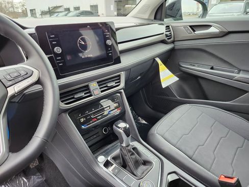 New 2026 Volkswagen Taos SE AWD/4WD image 7