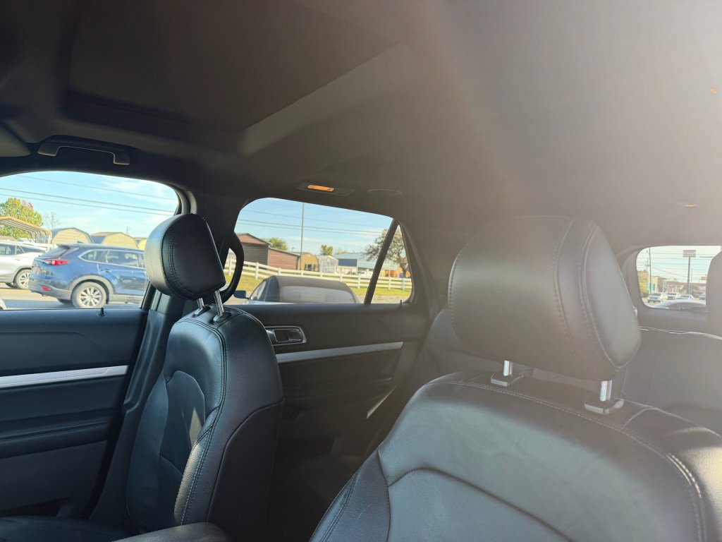 Used 2016 Ford Explorer XLT w/ Equipment Group 202A AWD/4WD image 10
