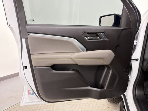 Used 2024 Chevrolet Colorado ZR2 w/ ZR2 Convenience Package III image 23