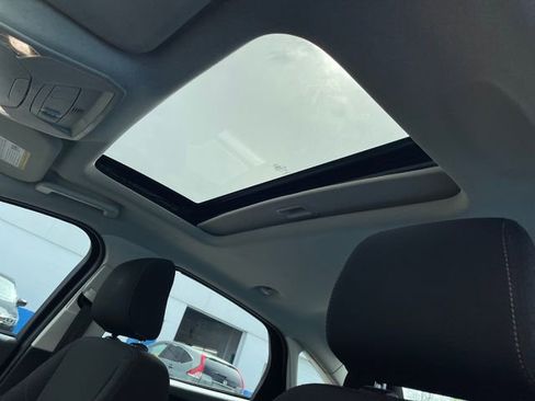 Used 2018 Ford Focus SEL w/ Cold Weather Package FWD image 16