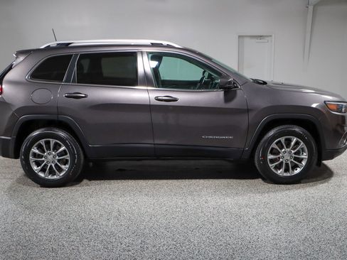 Used 2021 Jeep Cherokee Latitude Lux w/ Sun & Sound Group AWD/4WD image 6