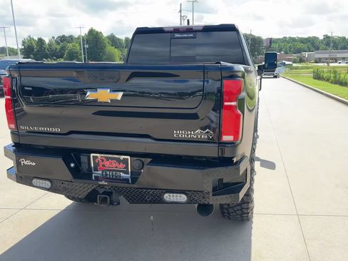 Used 2024 Chevrolet Silverado 2500 High Country w/ High Country Premium Package AWD/4WD image 8