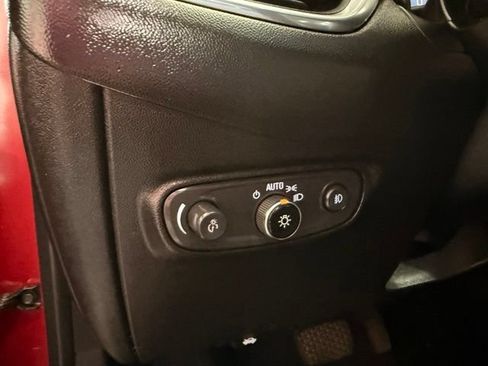 Used 2021 Chevrolet Equinox LT FWD image 12