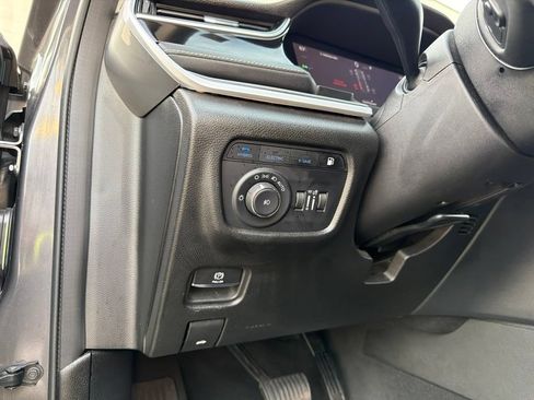 Used 2024 Jeep Grand Cherokee Limited 4xe AWD/4WD image 32