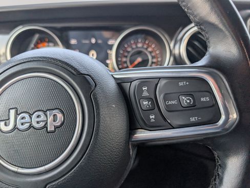 Used 2020 Jeep Wrangler Unlimited Sahara AWD/4WD image 23