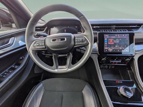 Used 2023 Jeep Grand Cherokee Altitude image 28