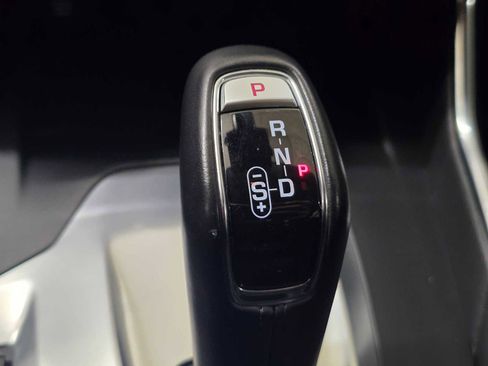 Used 2018 Jaguar E-PACE SE image 36