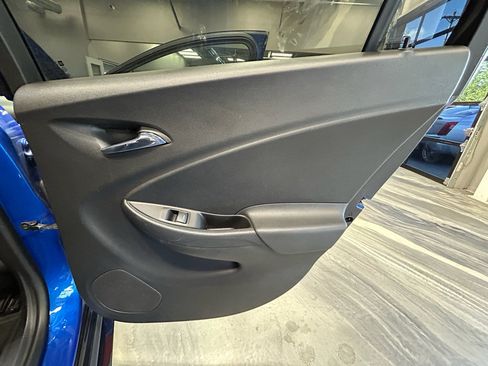 Used 2017 Chevrolet Volt LT w/ Comfort Package FWD image 40