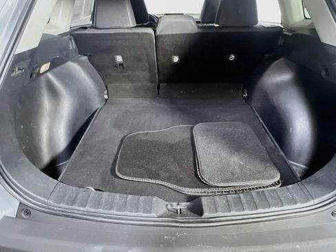 Used 2022 Toyota Corolla Cross LE AWD/4WD image 23