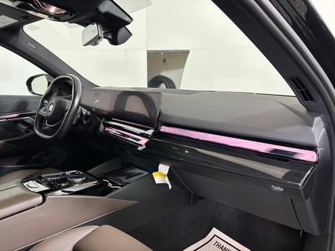 Used 2025 BMW i5 xDrive40 w/ Premium Package AWD/4WD image 19