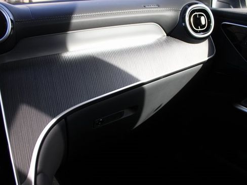 New 2025 Mercedes-Benz GLC 350e 4MATIC image 33