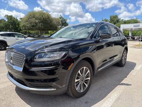 Used 2022 Lincoln Nautilus FWD w/ Premium Package image 2