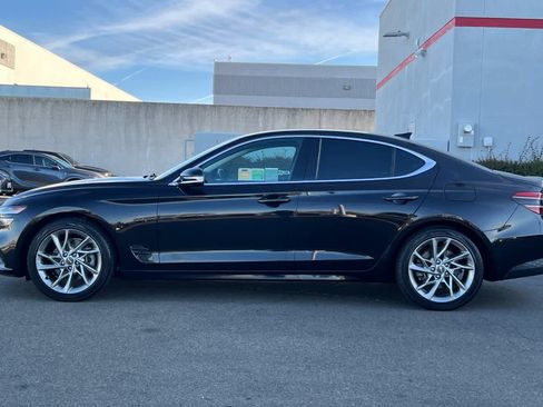 Used 2022 Genesis G70 2.0T image 9