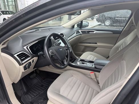 Used 2019 Ford Fusion SE image 3
