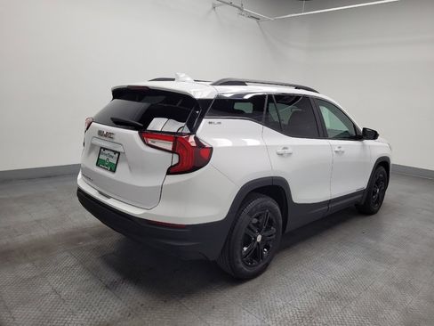 Used 2022 GMC Terrain SLE w/ Driver Convenience Package image 9