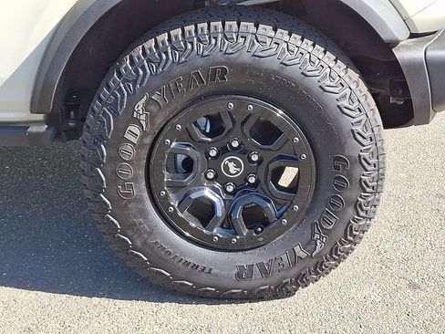 Certified 2025 Ford Bronco Badlands AWD/4WD image 8