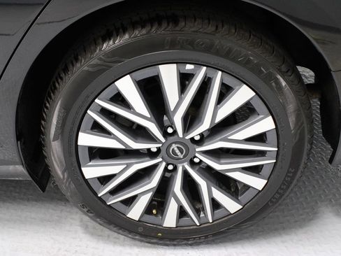 Certified 2024 Nissan Altima 2.5 SV FWD image 18