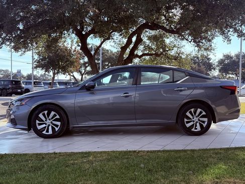 Used 2022 Nissan Altima 2.5 S image 9