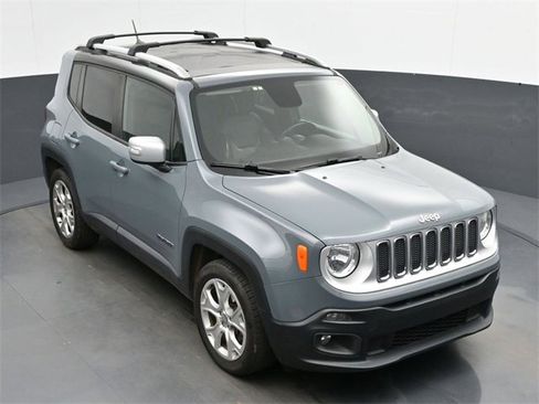 Used 2017 Jeep Renegade Limited image 18