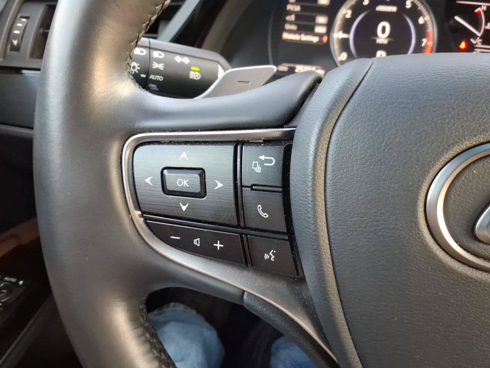 Used 2024 Lexus ES 350 w/ Premium Package FWD image 17