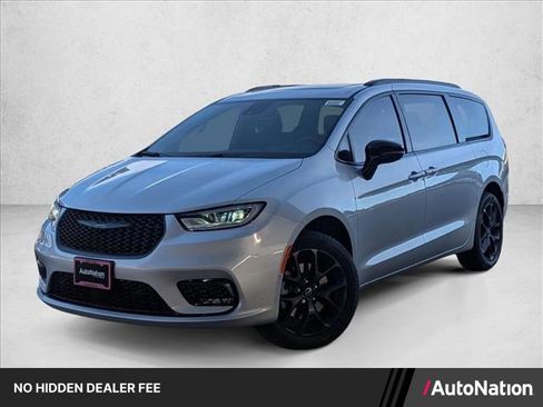 New 2026 Chrysler Pacifica Limited w/ S Appearance Package AWD/4WD image 1