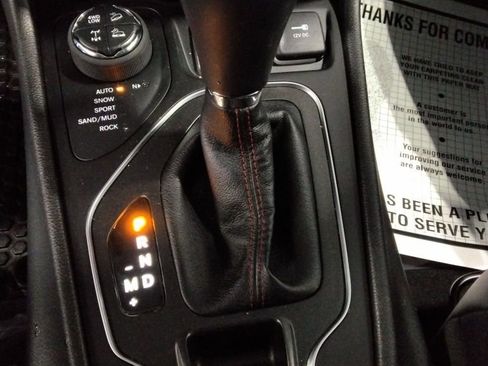 Used 2021 Jeep Cherokee Trailhawk image 20